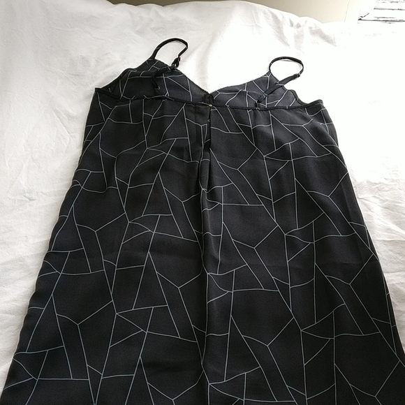 Monk & Lou black slip dress with geometric pattern - Picture 6 of 7